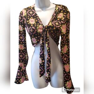 Forever 21 Shirt Women's S Small Black Long Sleeve Crop Top Tie Floral Vneck